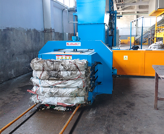 Penyelesaian Baling Berkecekapan Tinggi untuk Kitar Semula Plastik dan Kertas Sisa di Belarus